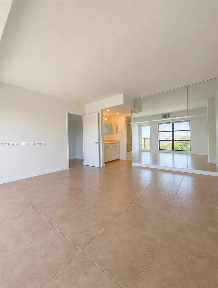 77 Crandon Blvd #5C Key Biscayne, FL 33149