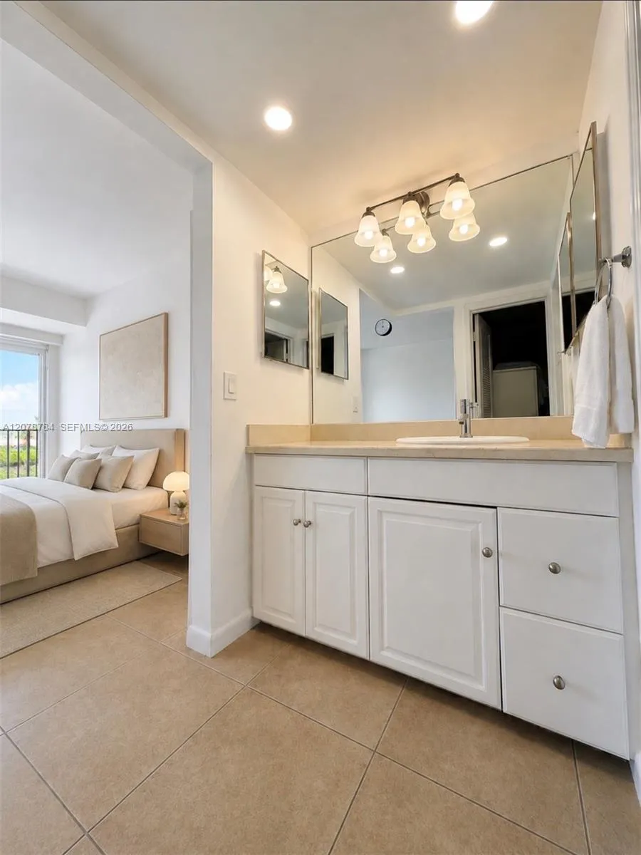 77 Crandon Blvd #5C Key Biscayne, FL 33149