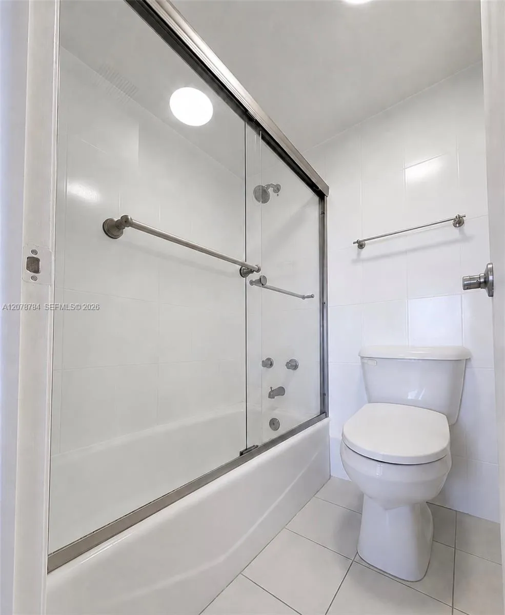 77 Crandon Blvd #5C Key Biscayne, FL 33149