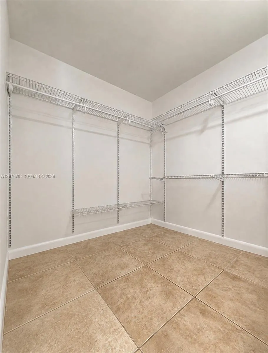 77 Crandon Blvd #5C Key Biscayne, FL 33149