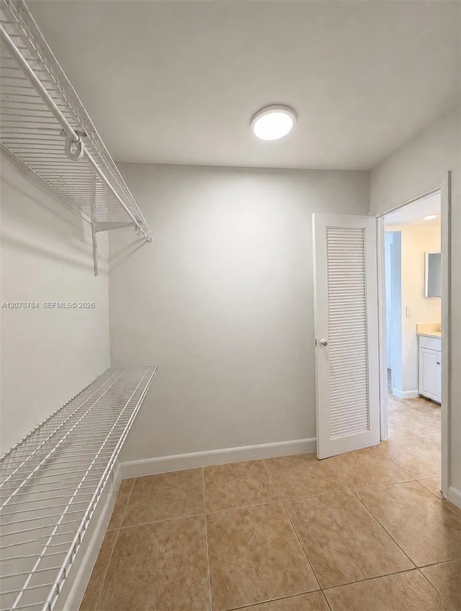 77 Crandon Blvd #5C Key Biscayne, FL 33149