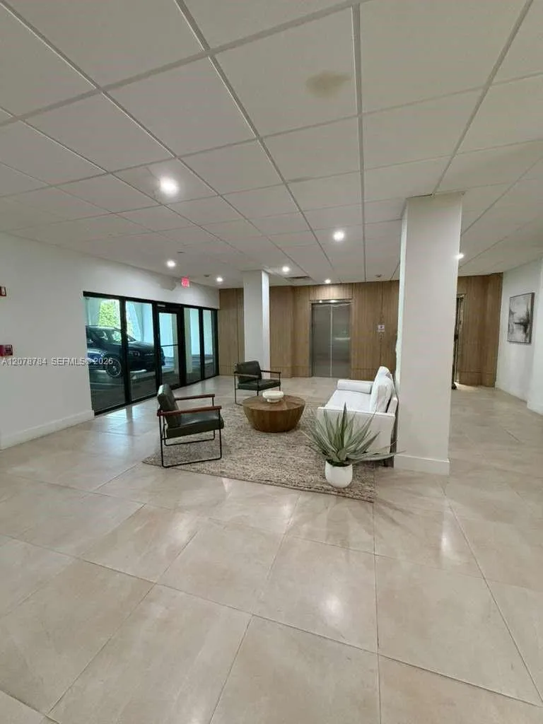 77 Crandon Blvd #5C Key Biscayne, FL 33149