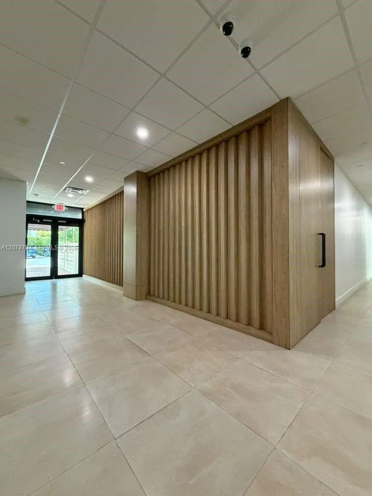 77 Crandon Blvd #5C Key Biscayne, FL 33149