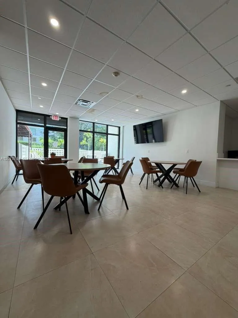 77 Crandon Blvd #5C Key Biscayne, FL 33149