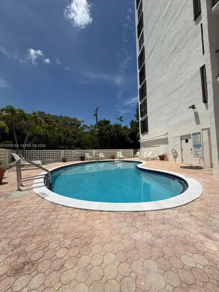 77 Crandon Blvd #5C Key Biscayne, FL 33149