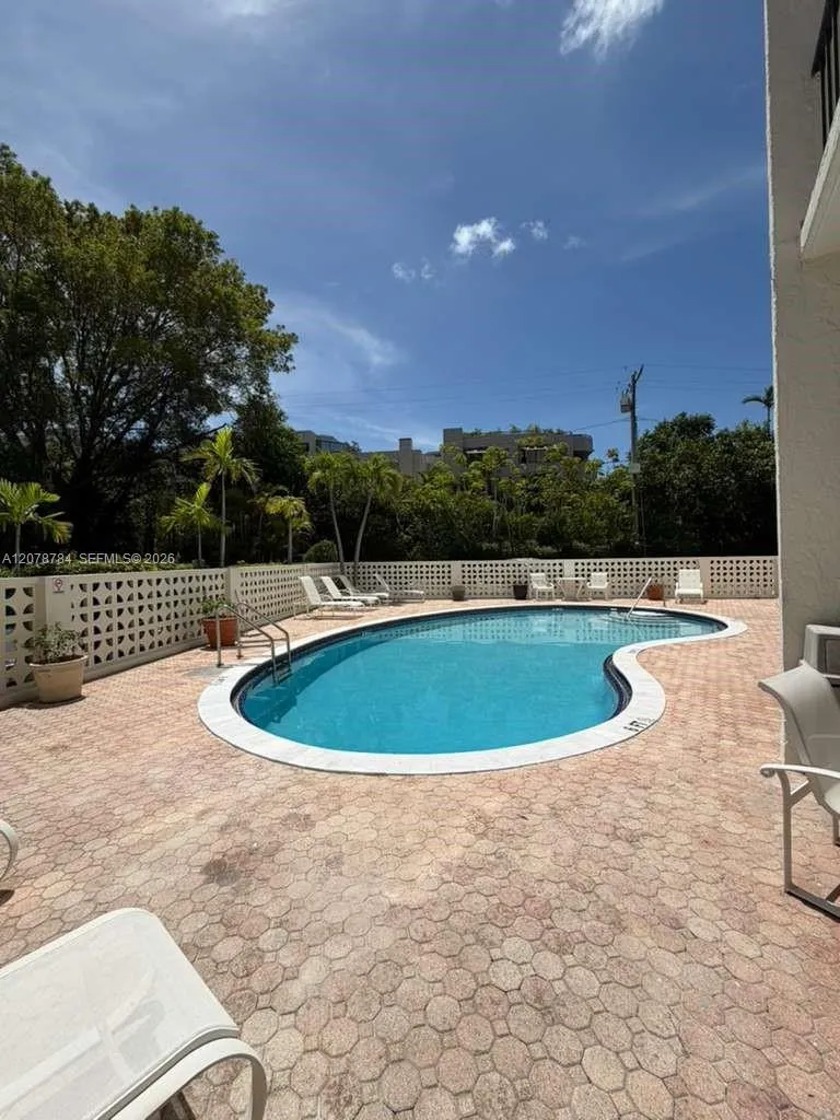 77 Crandon Blvd #5C Key Biscayne, FL 33149