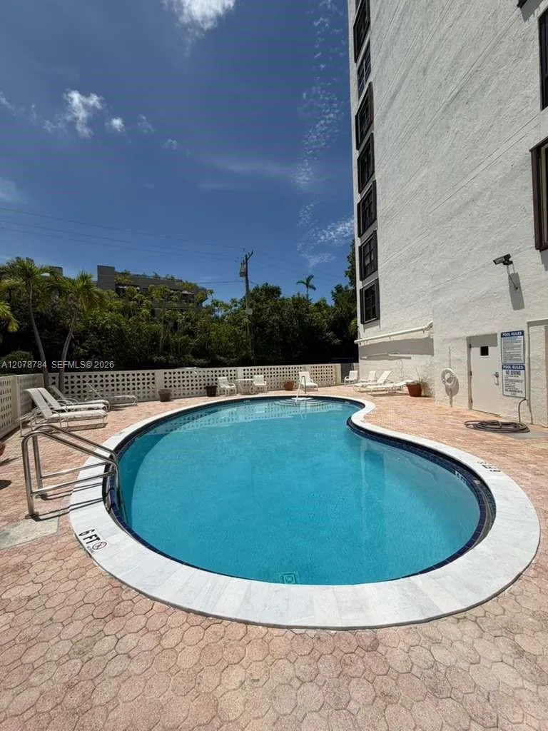 77 Crandon Blvd #5C Key Biscayne, FL 33149