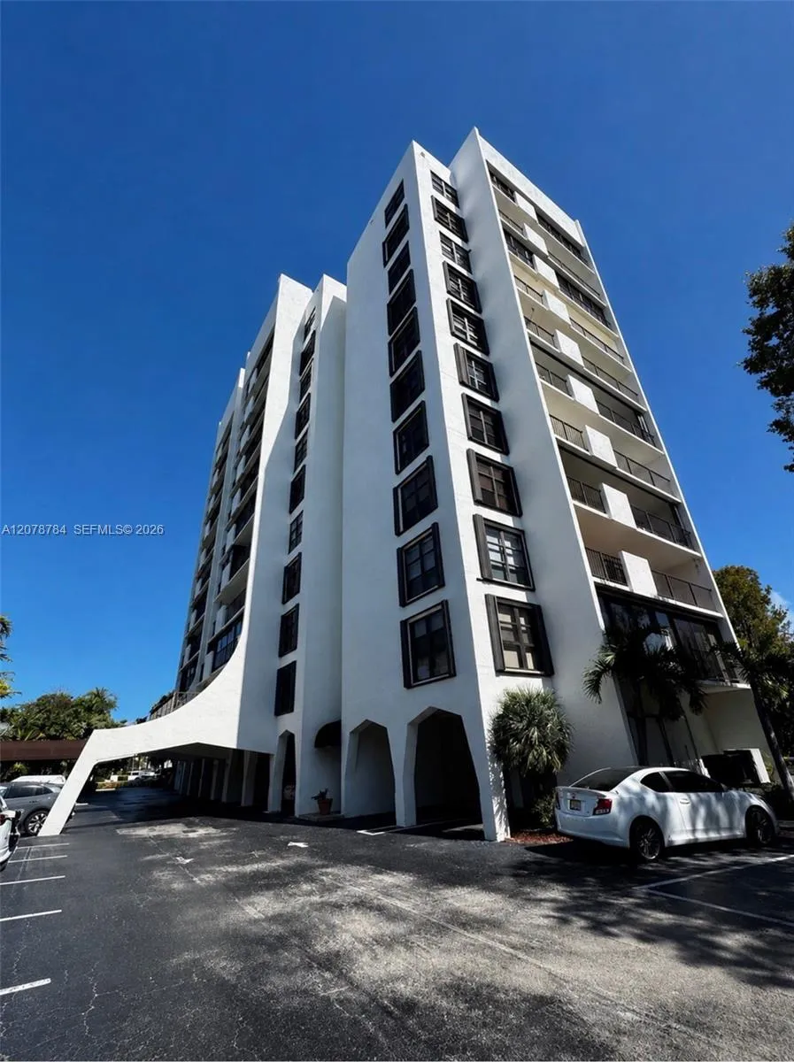 77 Crandon Blvd #5C Key Biscayne, FL 33149