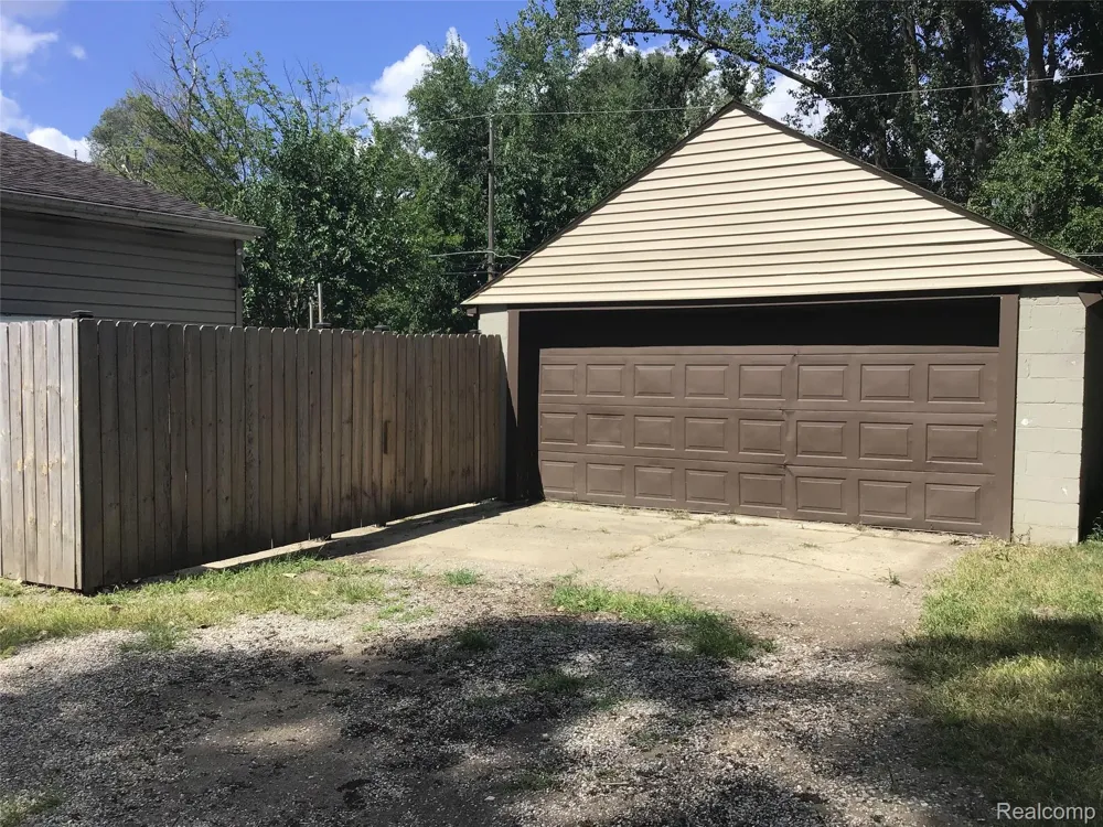 6063 Catalpa Avenue Sterling Heights City, MI 48314