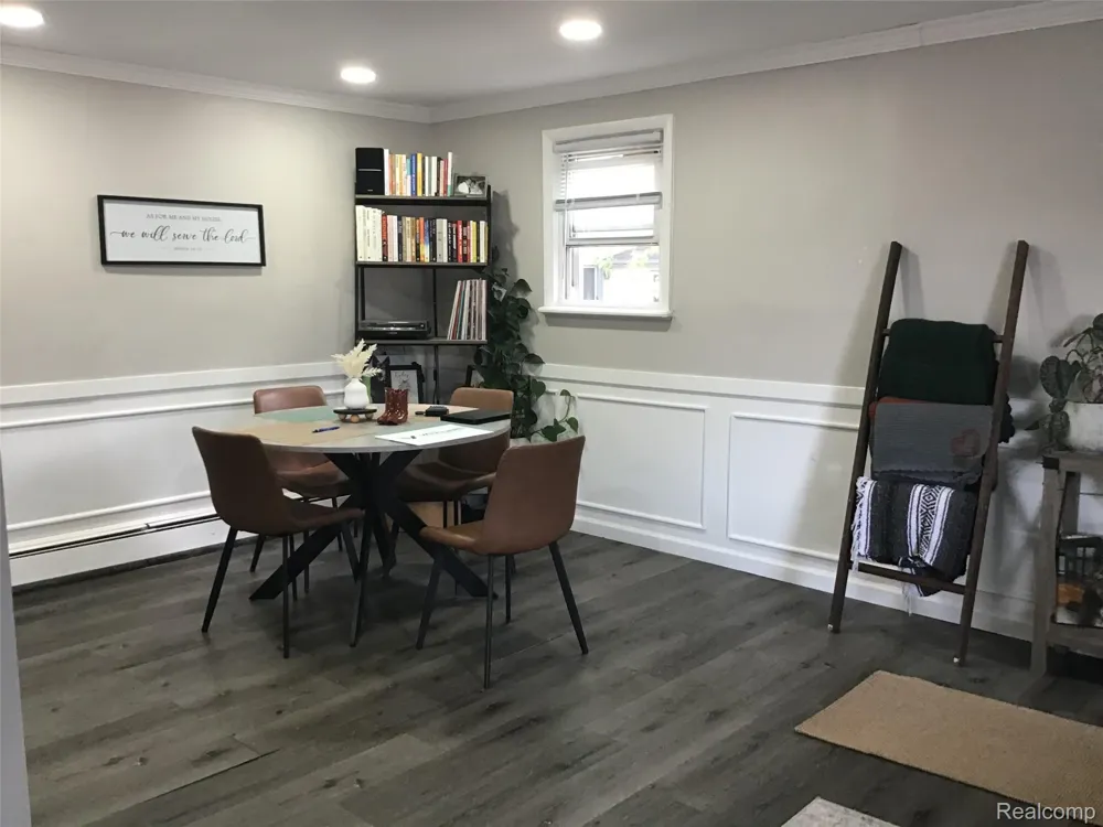 6063 Catalpa Avenue Sterling Heights City, MI 48314