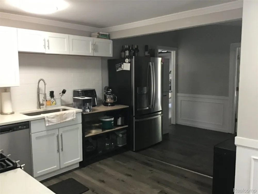 6063 Catalpa Avenue Sterling Heights City, MI 48314