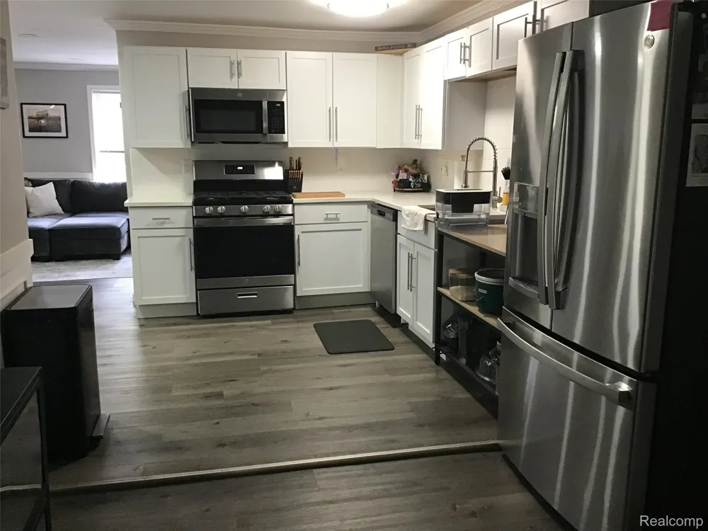 6063 Catalpa Avenue Sterling Heights City, MI 48314