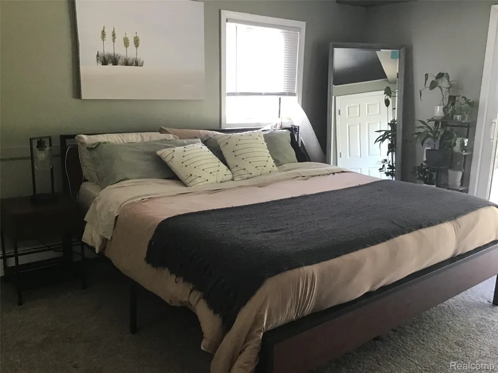 6063 Catalpa Avenue Sterling Heights City, MI 48314
