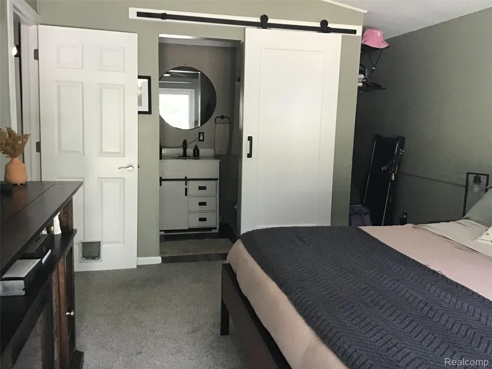 6063 Catalpa Avenue Sterling Heights City, MI 48314