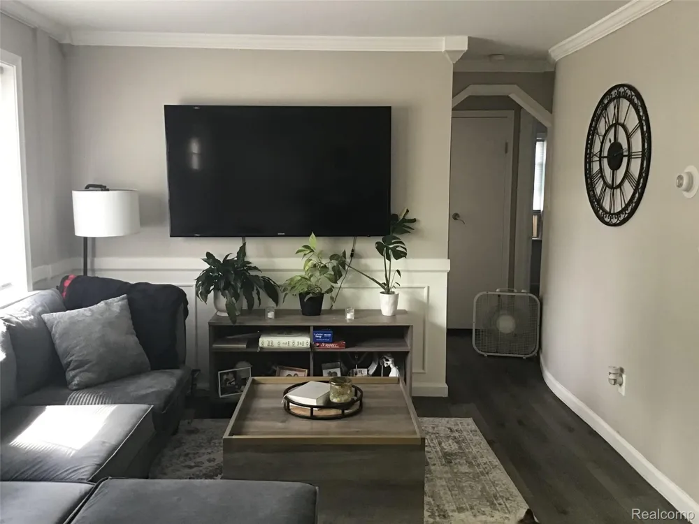 6063 Catalpa Avenue Sterling Heights City, MI 48314