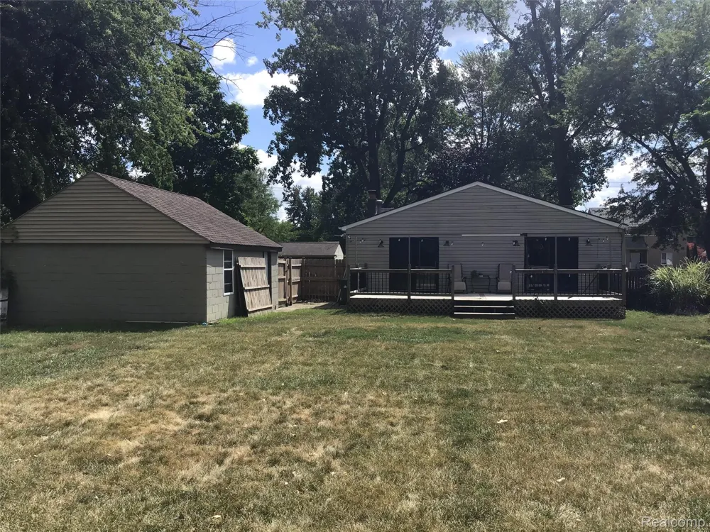 6063 Catalpa Avenue Sterling Heights City, MI 48314