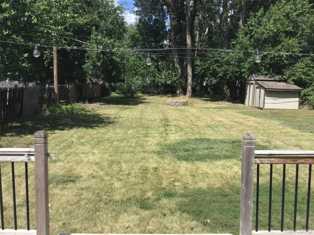 6063 Catalpa Avenue Sterling Heights City, MI 48314