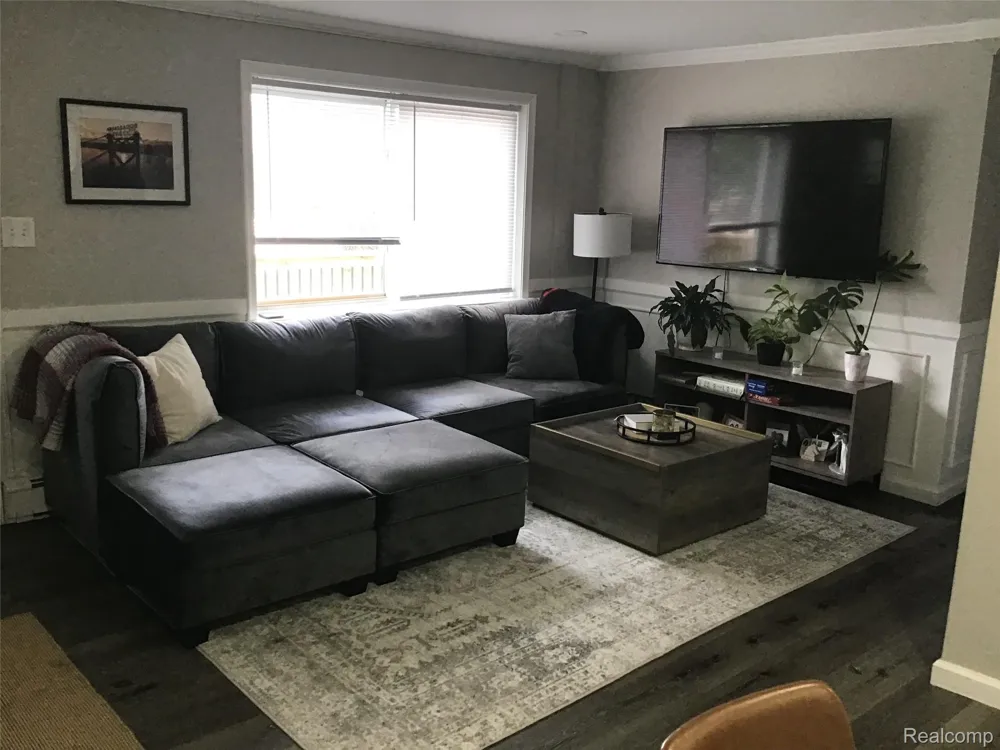 6063 Catalpa Avenue Sterling Heights City, MI 48314