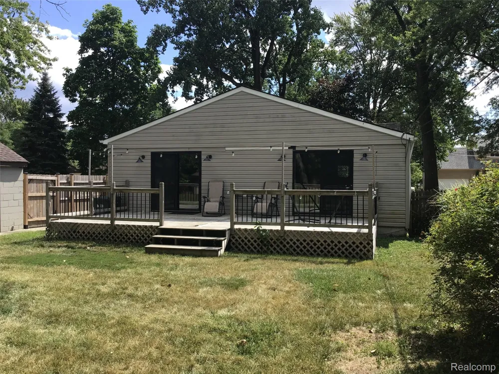 6063 Catalpa Avenue Sterling Heights City, MI 48314