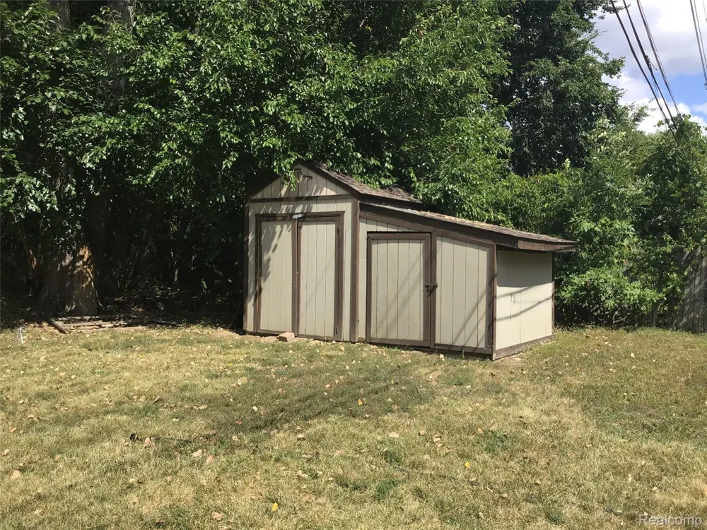 6063 Catalpa Avenue Sterling Heights City, MI 48314