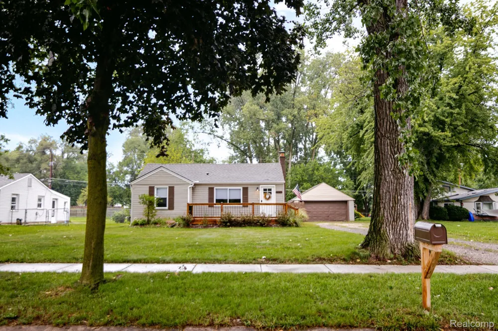 6063 Catalpa Avenue Sterling Heights City, MI 48314