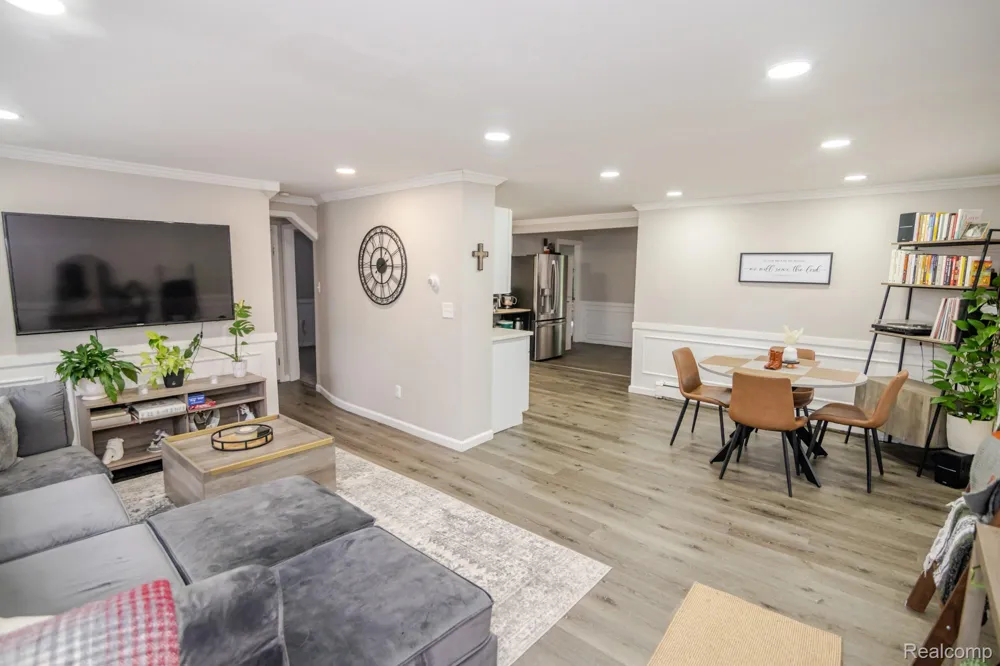 6063 Catalpa Avenue Sterling Heights City, MI 48314