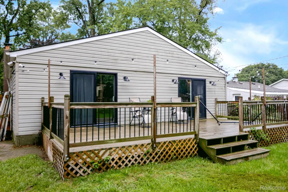 6063 Catalpa Avenue Sterling Heights City, MI 48314
