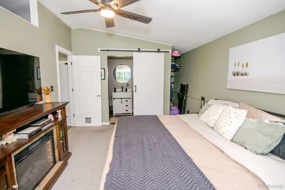 6063 Catalpa Avenue Sterling Heights City, MI 48314
