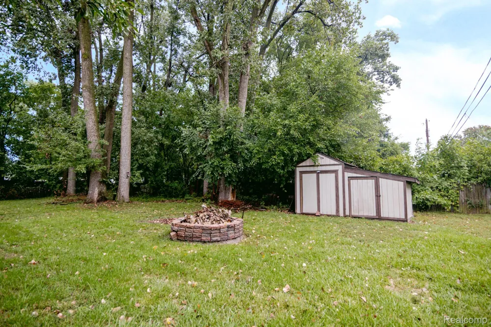 6063 Catalpa Avenue Sterling Heights City, MI 48314