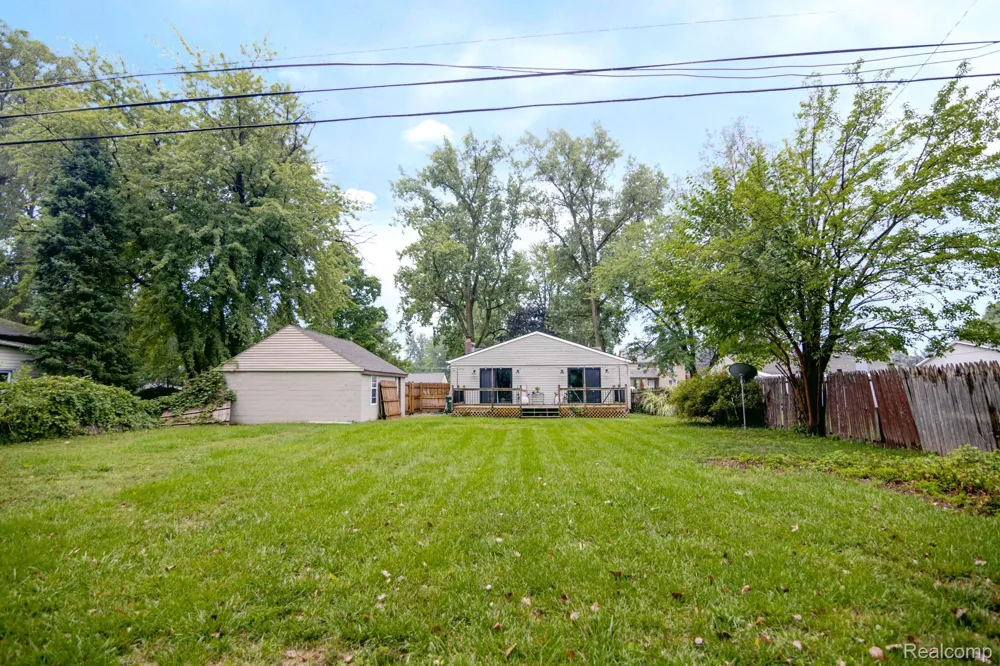 6063 Catalpa Avenue Sterling Heights City, MI 48314