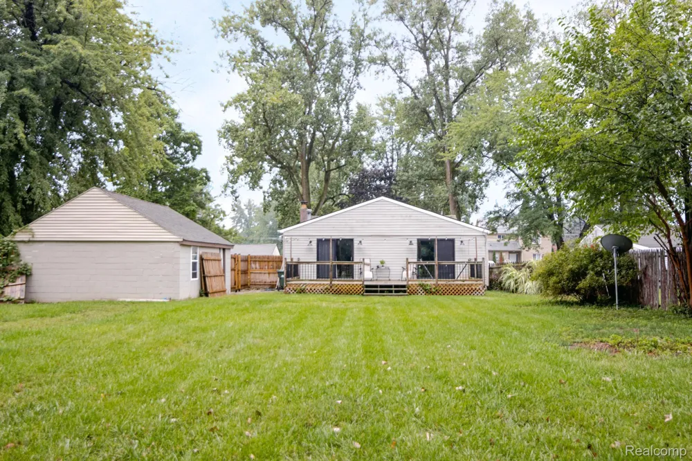 6063 Catalpa Avenue Sterling Heights City, MI 48314