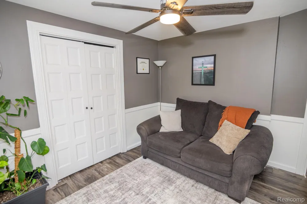 6063 Catalpa Avenue Sterling Heights City, MI 48314