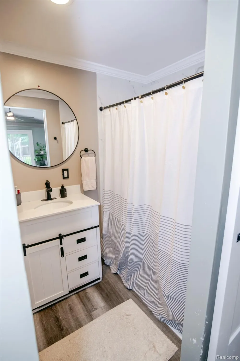 6063 Catalpa Avenue Sterling Heights City, MI 48314
