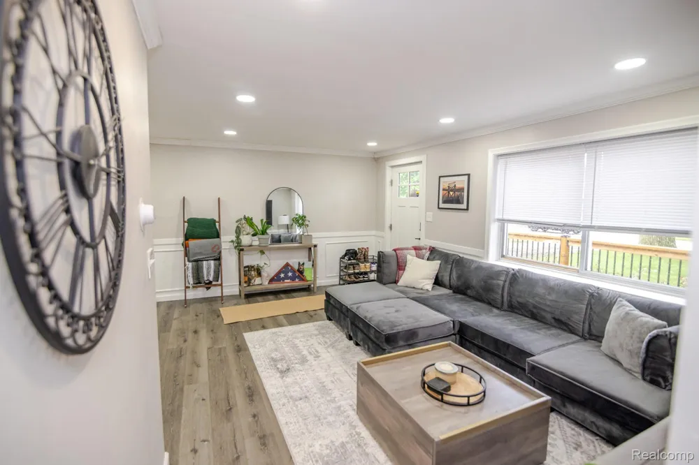 6063 Catalpa Avenue Sterling Heights City, MI 48314