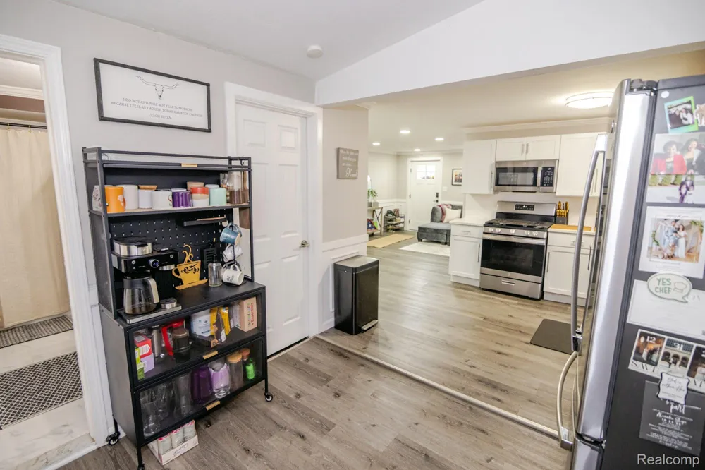6063 Catalpa Avenue Sterling Heights City, MI 48314