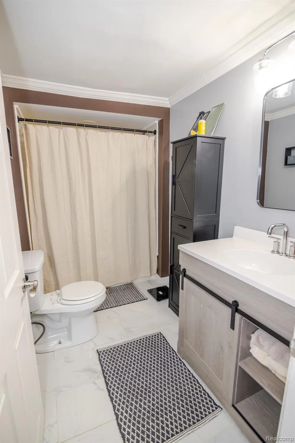 6063 Catalpa Avenue Sterling Heights City, MI 48314