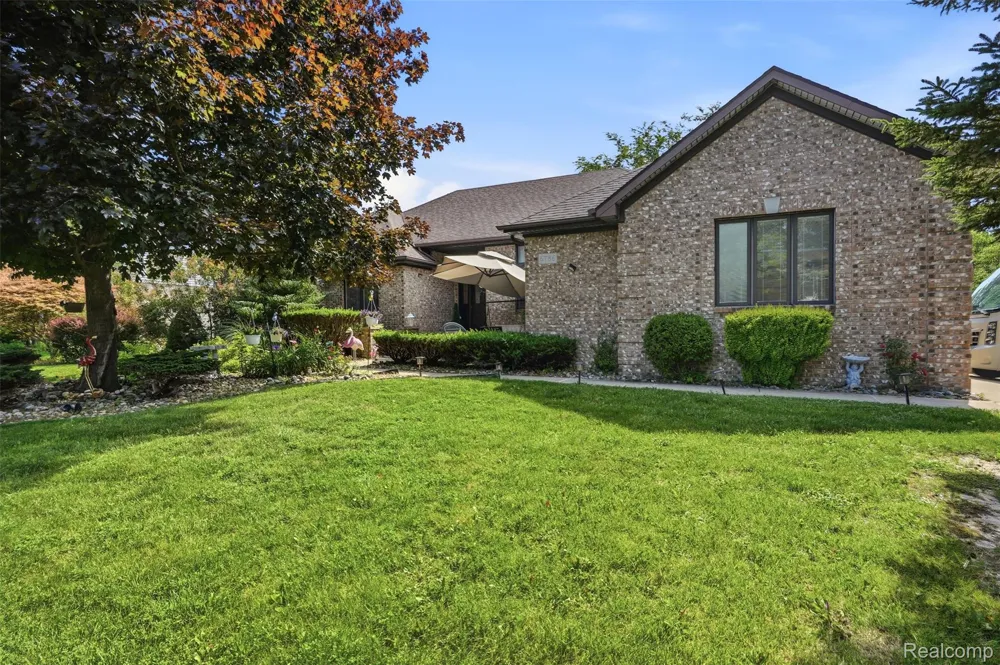 6786 Jasmine Dr Drive Troy City, MI 48098