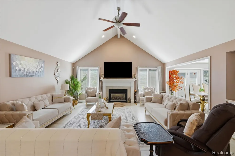 6786 Jasmine Dr Drive Troy City, MI 48098