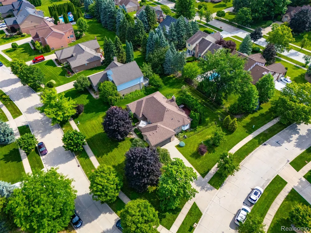 6786 Jasmine Dr Drive Troy City, MI 48098