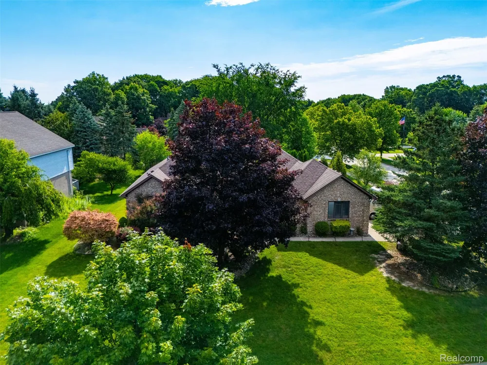 6786 Jasmine Dr Drive Troy City, MI 48098