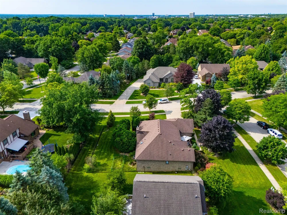 6786 Jasmine Dr Drive Troy City, MI 48098