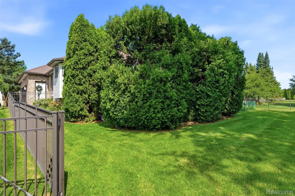 6786 Jasmine Dr Drive Troy City, MI 48098