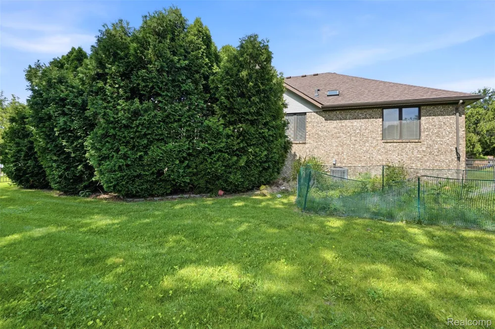 6786 Jasmine Dr Drive Troy City, MI 48098