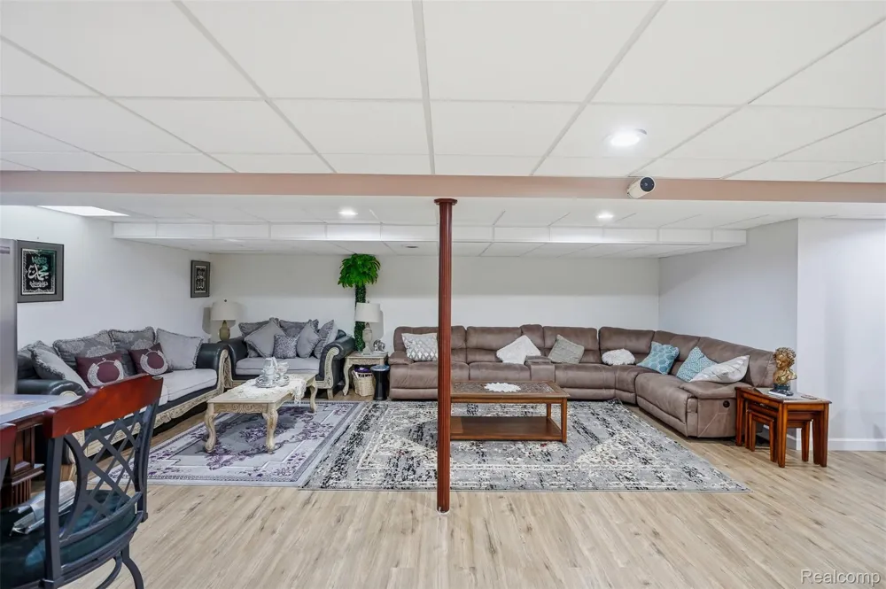6786 Jasmine Dr Drive Troy City, MI 48098