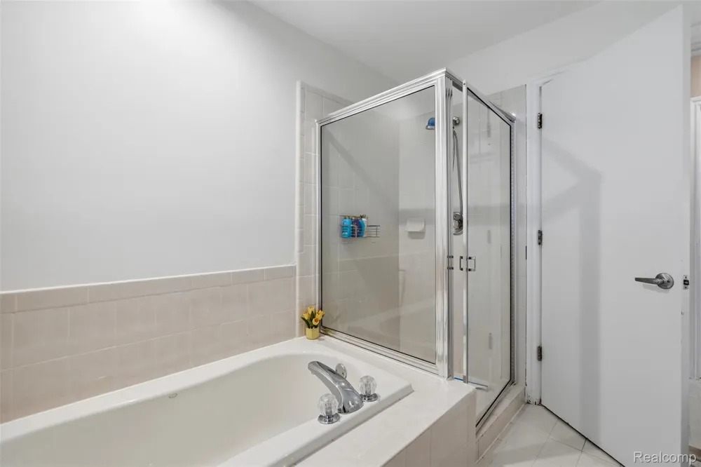 6786 Jasmine Dr Drive Troy City, MI 48098