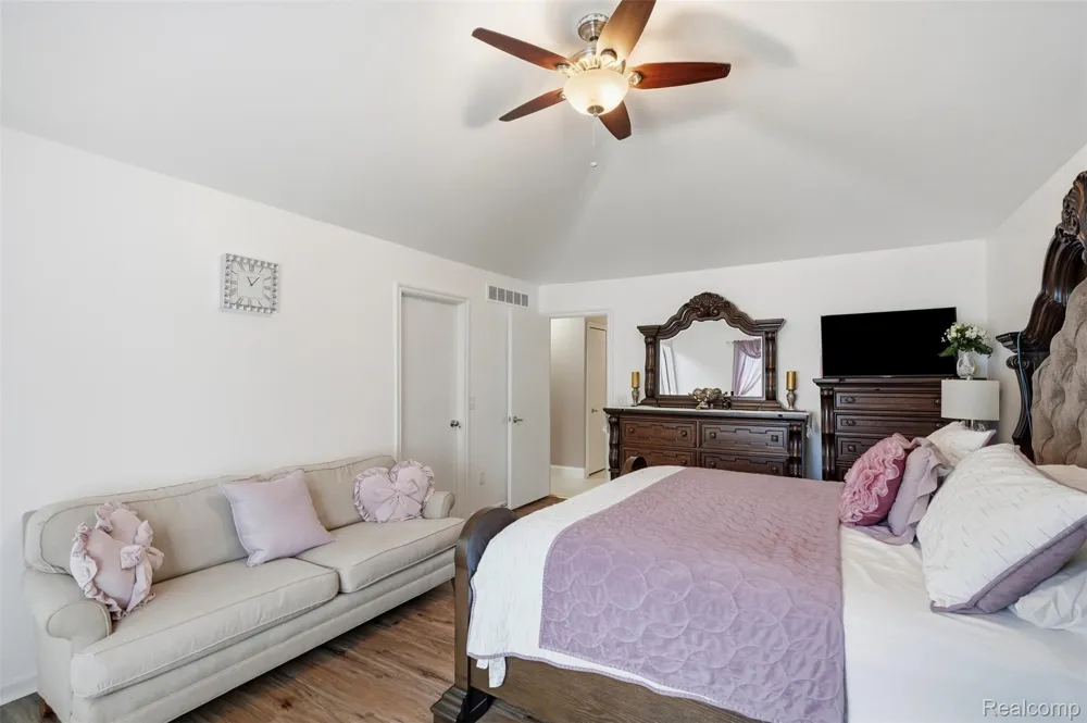 6786 Jasmine Dr Drive Troy City, MI 48098