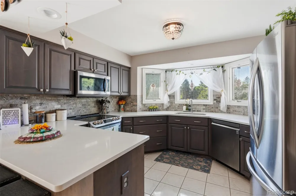 6786 Jasmine Dr Drive Troy City, MI 48098