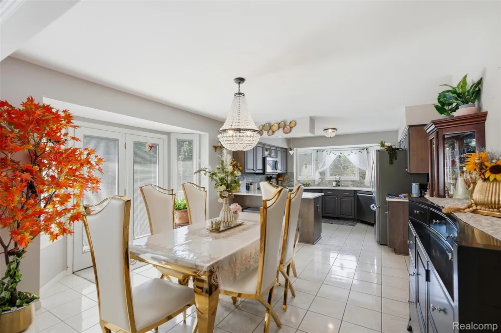 6786 Jasmine Dr Drive Troy City, MI 48098