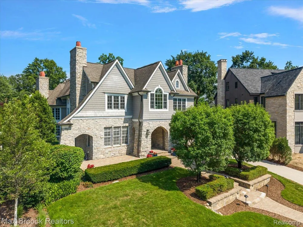 620 Lakeside Drive Birmingham City, MI 48009