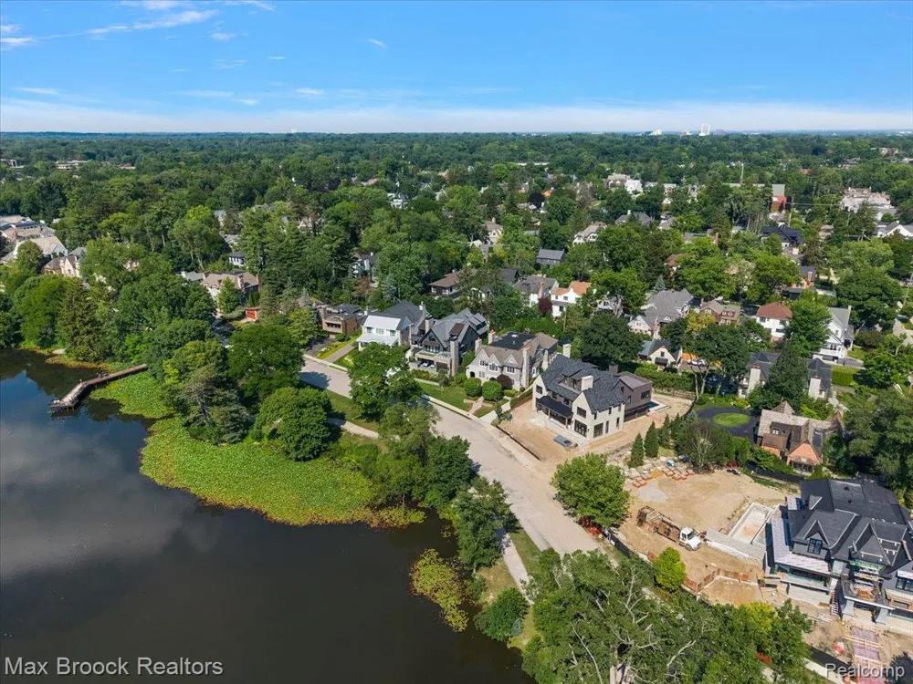 620 Lakeside Drive Birmingham City, MI 48009